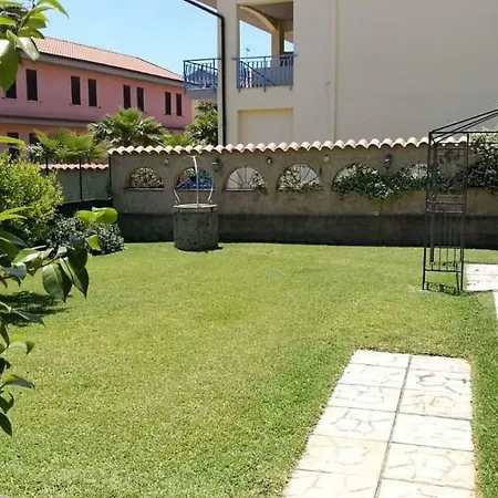 Ernesto Villa *